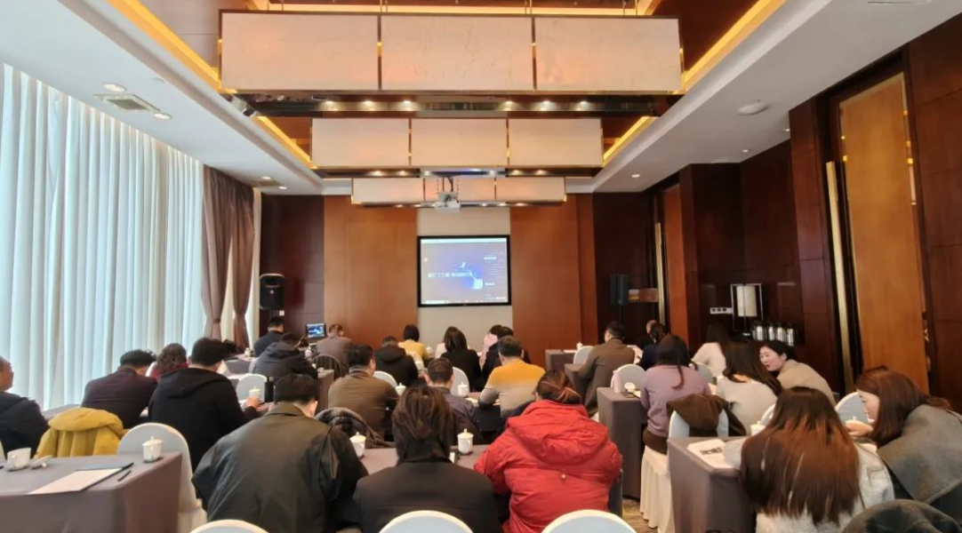 熱烈慶祝|奉賢江蘇商會工會聯(lián)合會成功舉辦2025年DeepSeek應(yīng)用技能培訓(xùn)班